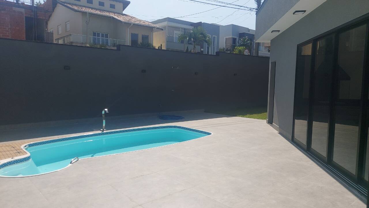 Casa à venda com 3 quartos, 340m² - Foto 1