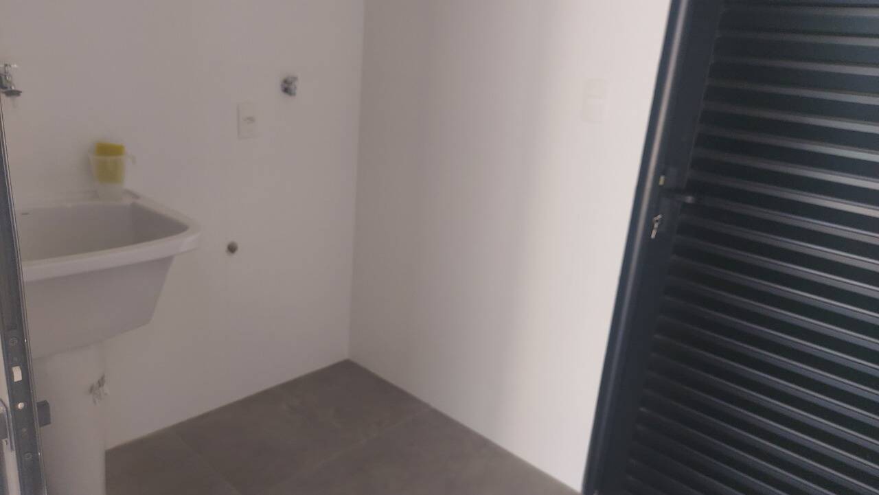 Casa à venda com 3 quartos, 340m² - Foto 3