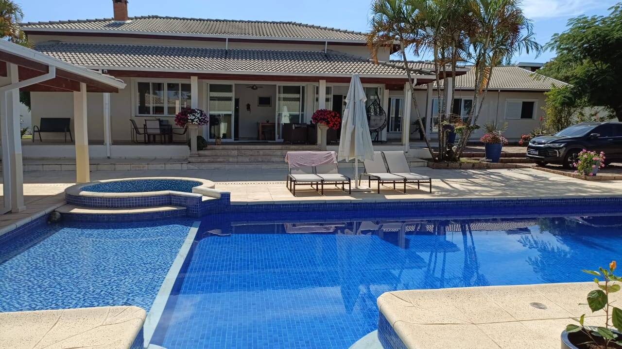 Chácara à venda com 4 quartos, 2200m² - Foto 1