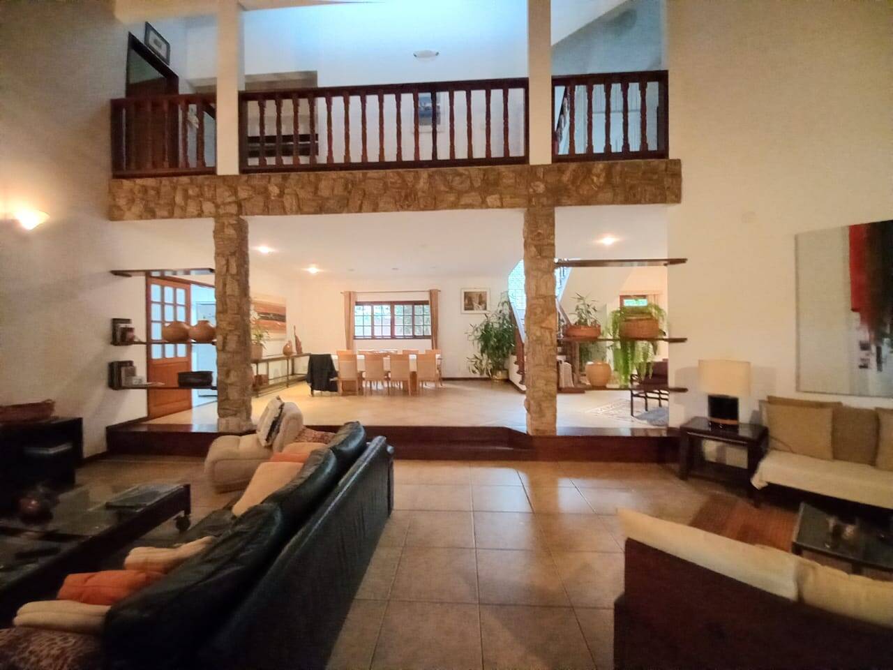 Chácara à venda e aluguel com 4 quartos, 576m² - Foto 1
