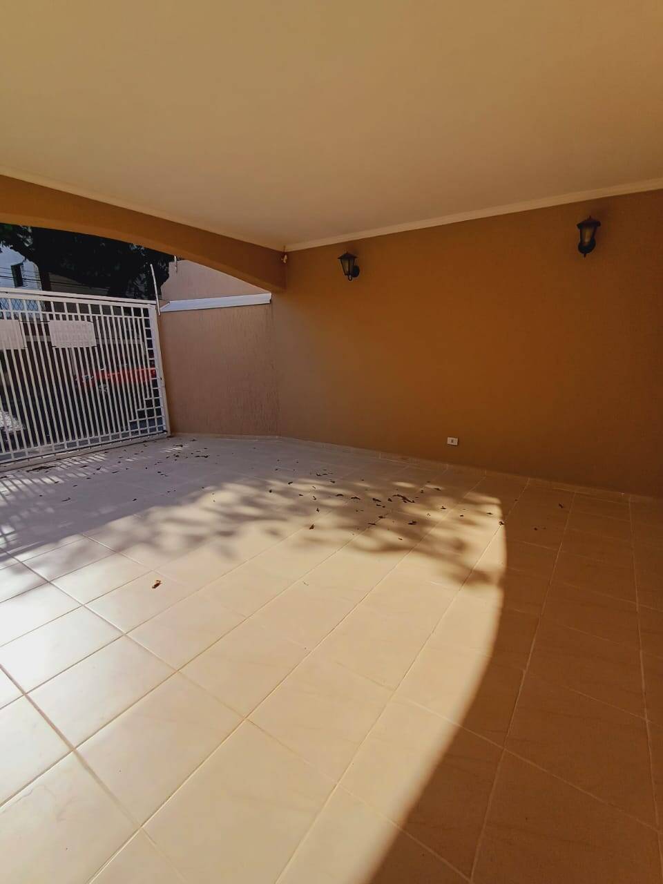 Casa para alugar com 3 quartos, 190m² - Foto 2