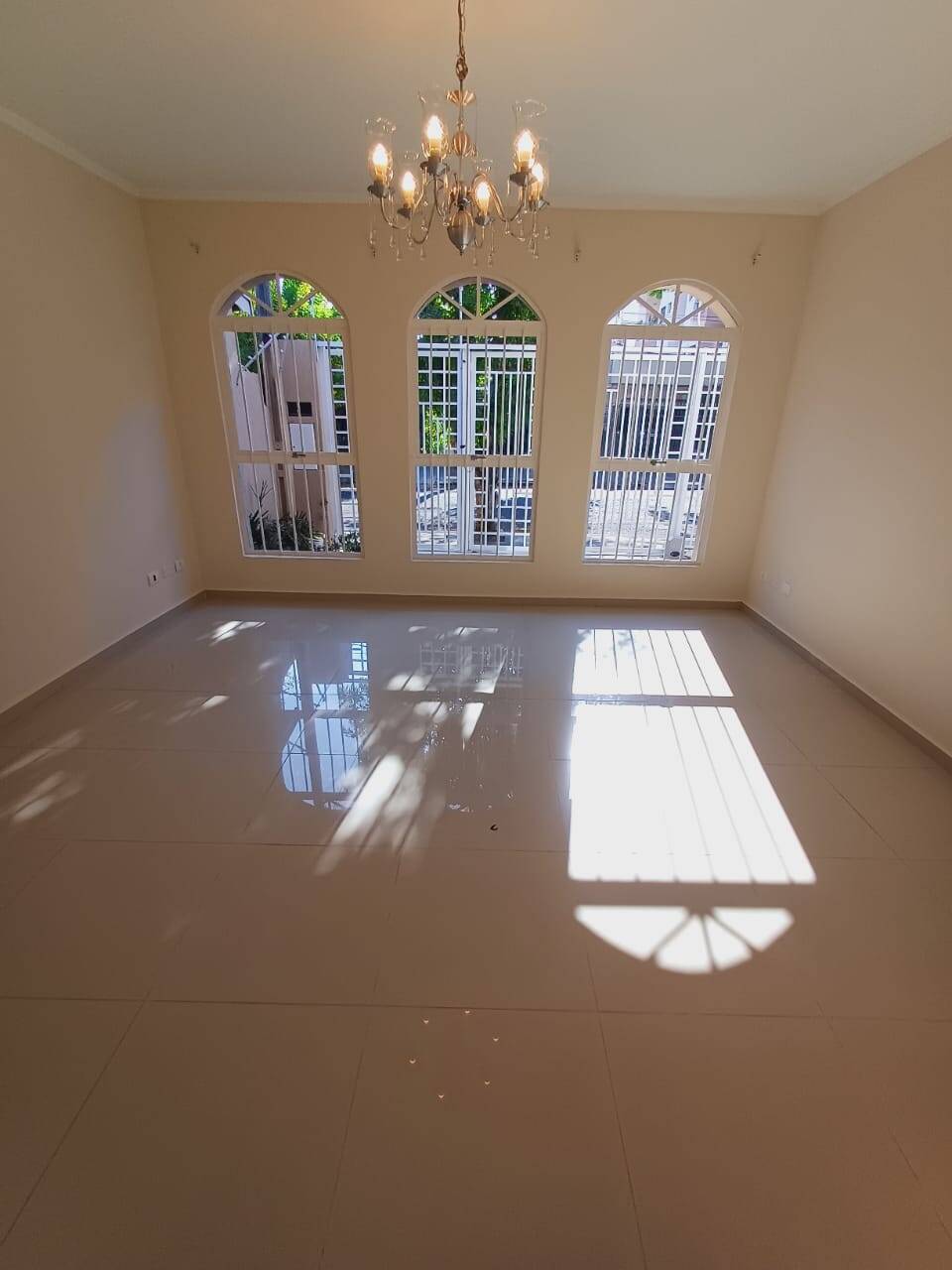Casa para alugar com 3 quartos, 190m² - Foto 3
