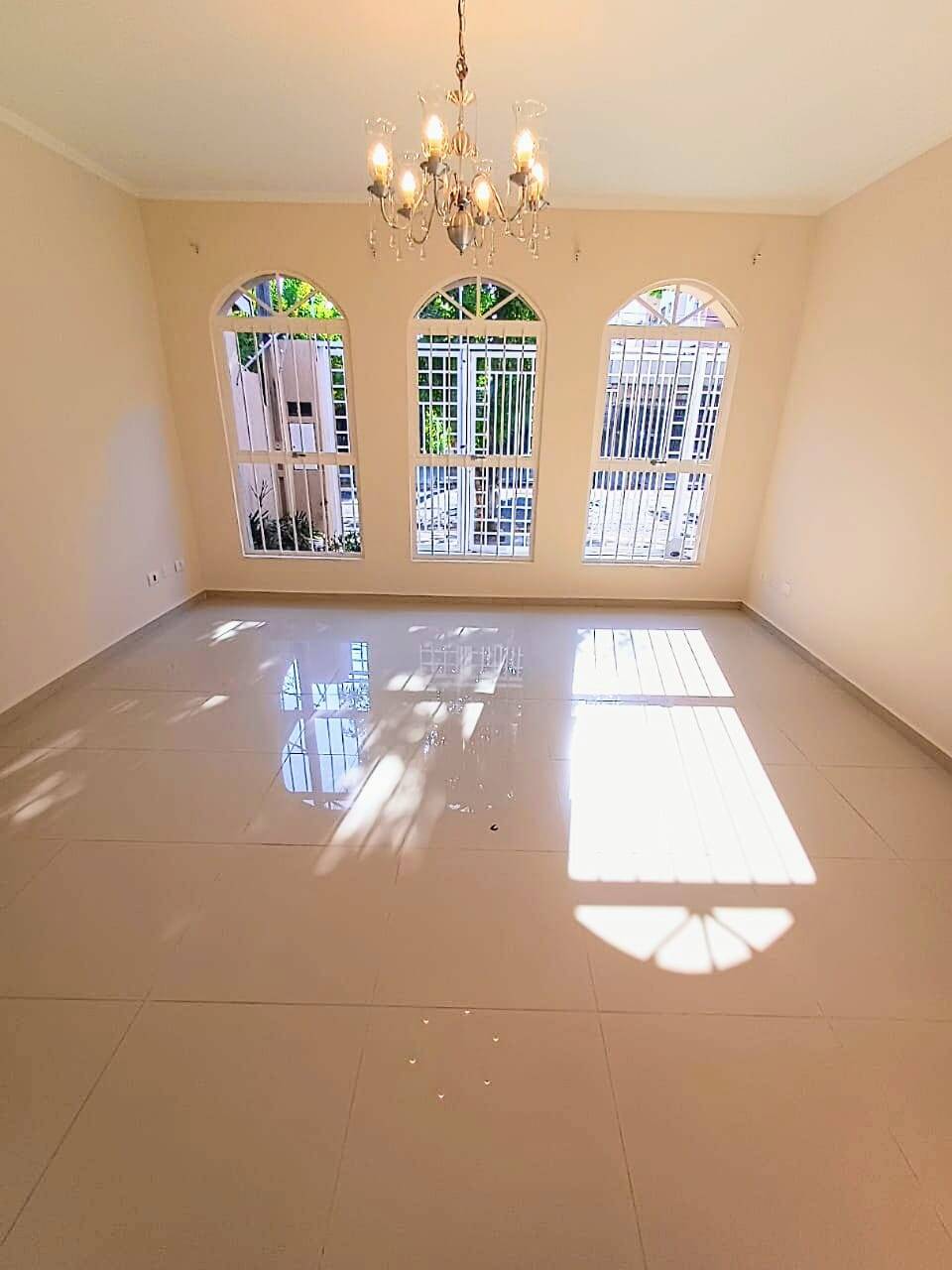 Casa para alugar com 3 quartos, 190m² - Foto 1
